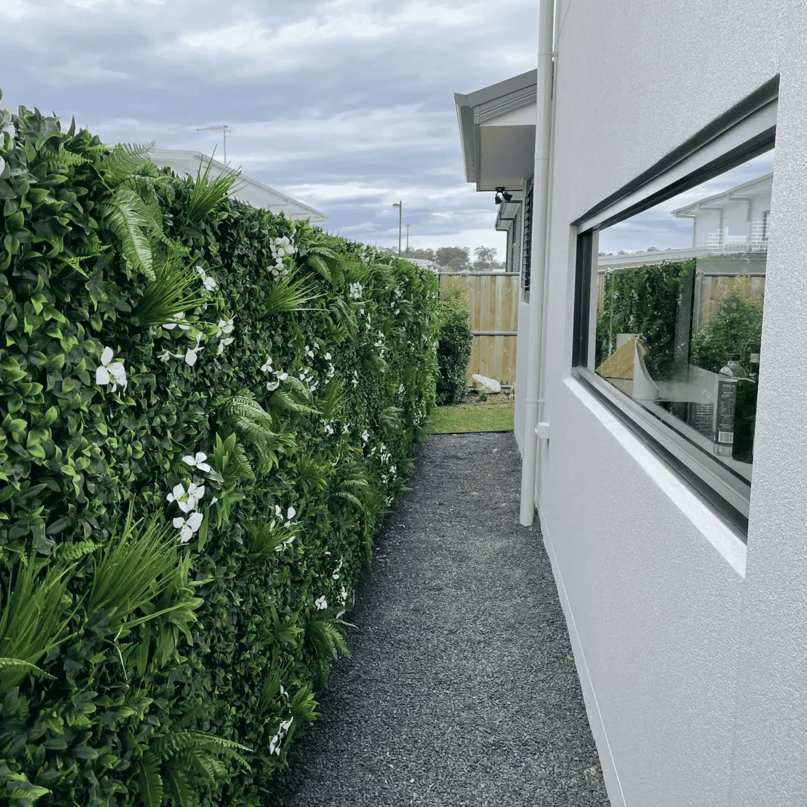 Luxury Snowy White Vertical Garden / Green Wall UV Resistant 100cm x 100cm